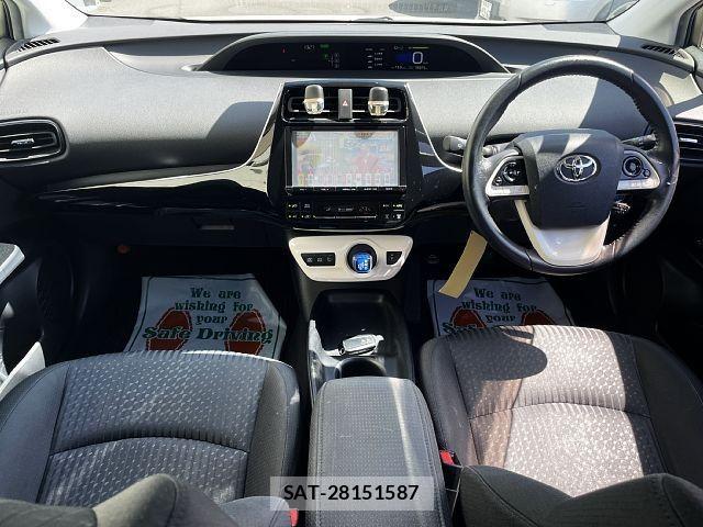 Toyota PRIUS 2016-08 8372064-1