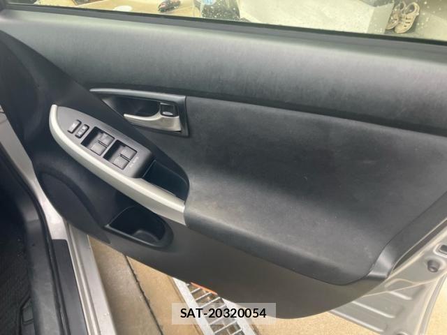 Toyota PRIUS 2012-10 8414520-12