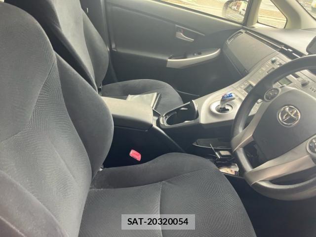 Toyota PRIUS 2012-10 8414520-13