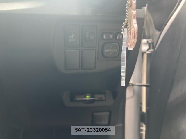 Toyota PRIUS 2012-10 8414520-14