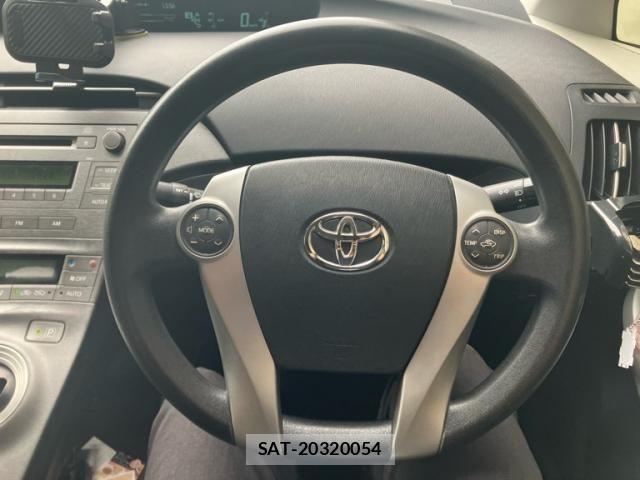 Toyota PRIUS 2012-10 8414520-15