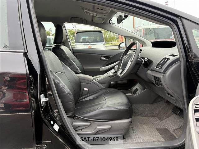 Toyota PRIUS 2011-03 8414452-15
