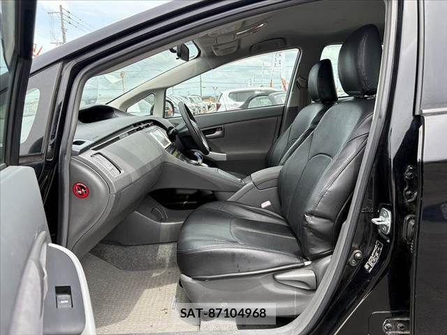 Toyota PRIUS 2011-03 8414452-16