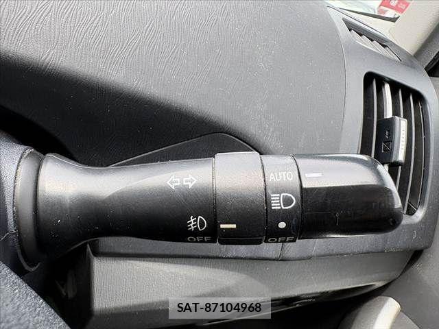 Toyota PRIUS 2011-03 8414452-26