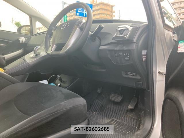 Toyota PRIUS 2015-11 8414460-16