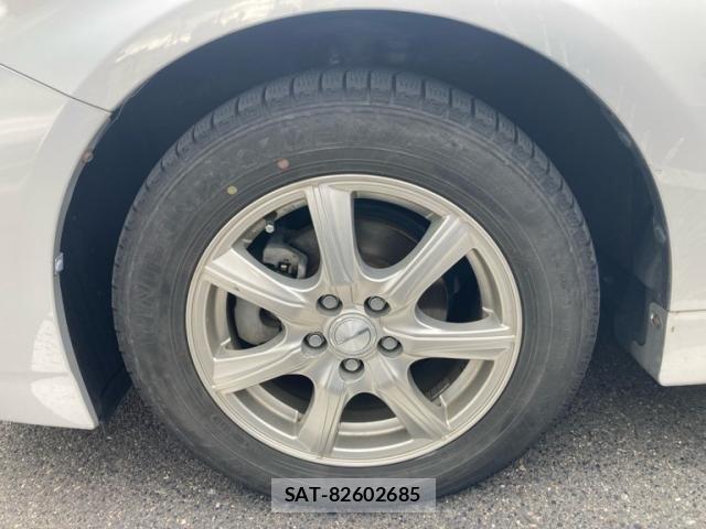 Toyota PRIUS 2015-11 8414460-23
