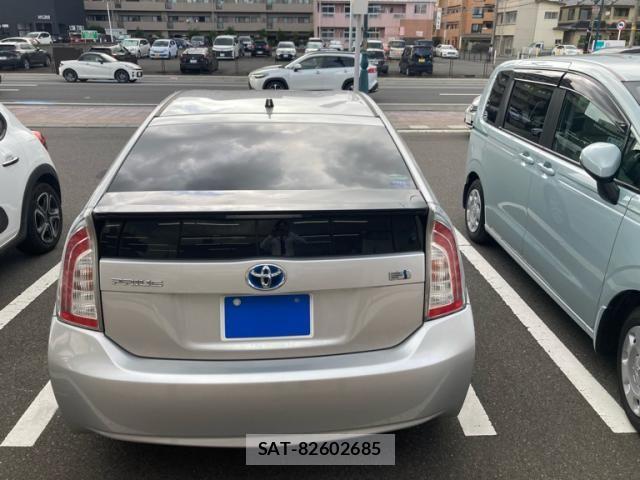 Toyota PRIUS 2015-11 8414460-4