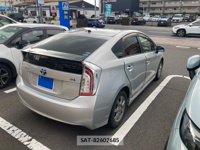 Toyota PRIUS 2015-11 8414460-5
