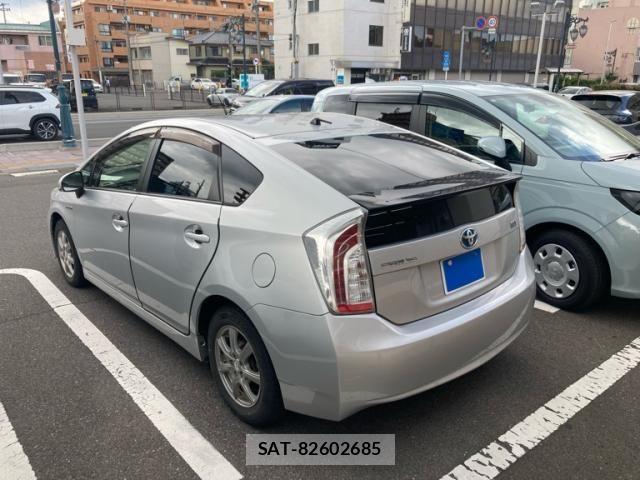 Toyota PRIUS 2015-11 8414460-6