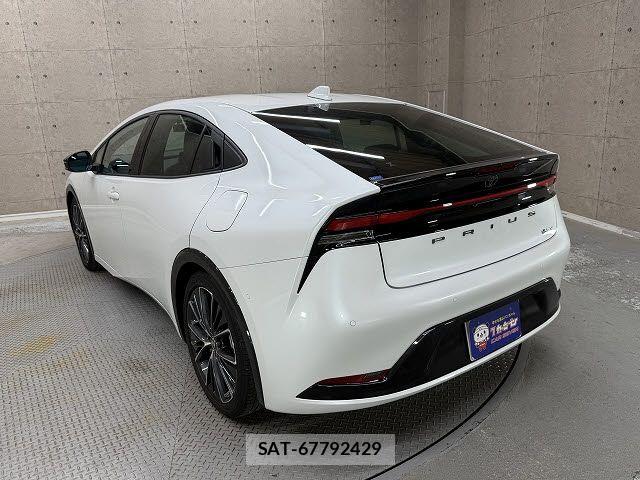 Toyota PRIUS 2025-01 8414412-2