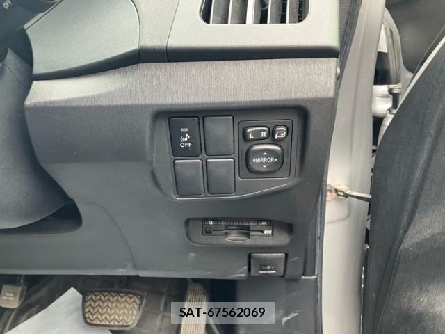 Toyota PRIUS 2012-07 8414470-14