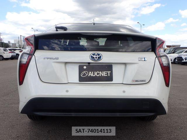 Toyota PRIUS 2018-04 8414409-10