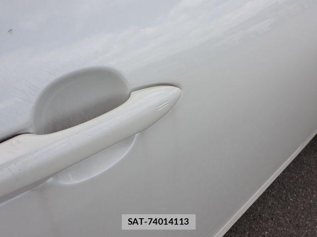 Toyota PRIUS 2018-04 8414409-12