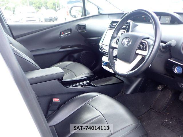 Toyota PRIUS 2018-04 8414409-1