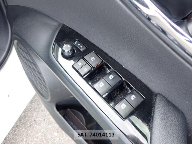 Toyota PRIUS 2018-04 8414409-20