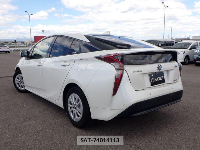 Toyota PRIUS 2018-04 8414409-2