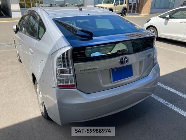 Toyota PRIUS 2010-11 8414515-1
