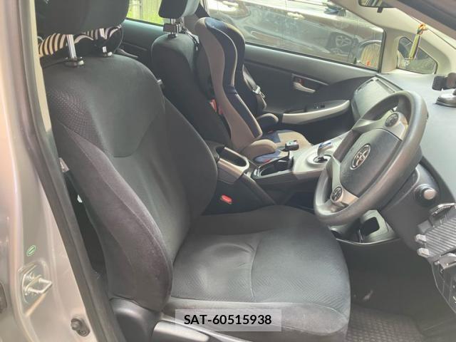 Toyota PRIUS 2014-03 8414476-16