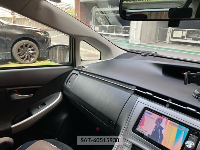 Toyota PRIUS 2014-03 8414476-24