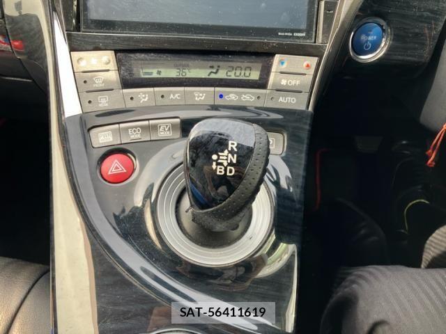 Toyota PRIUS 2013-11 8414467-18