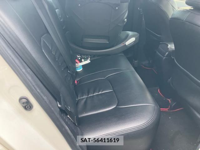 Toyota PRIUS 2013-11 8414467-24
