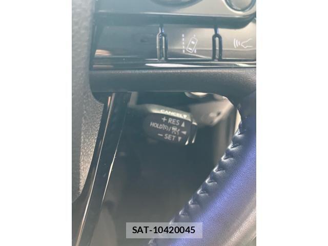 Toyota PRIUS 2019-08 8414423-13