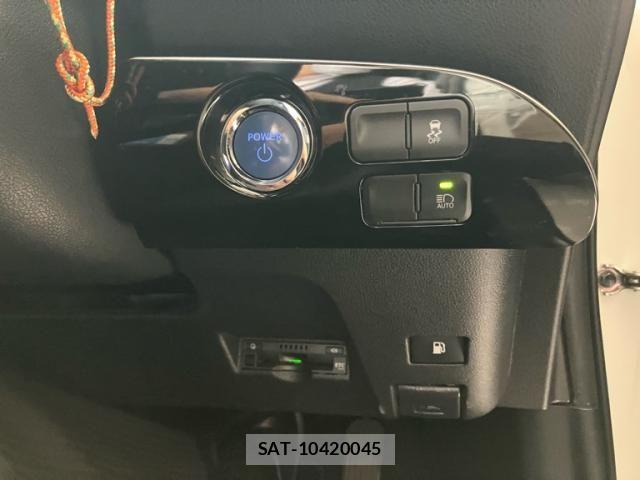 Toyota PRIUS 2019-08 8414423-14