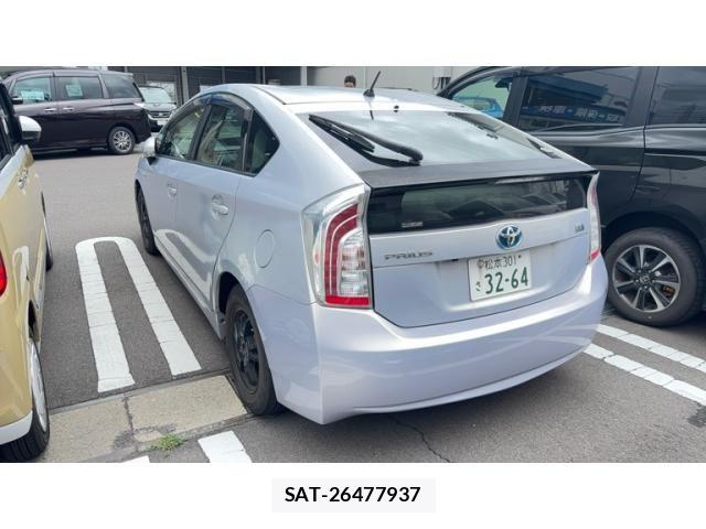 Toyota PRIUS 2014-01 8414517-1