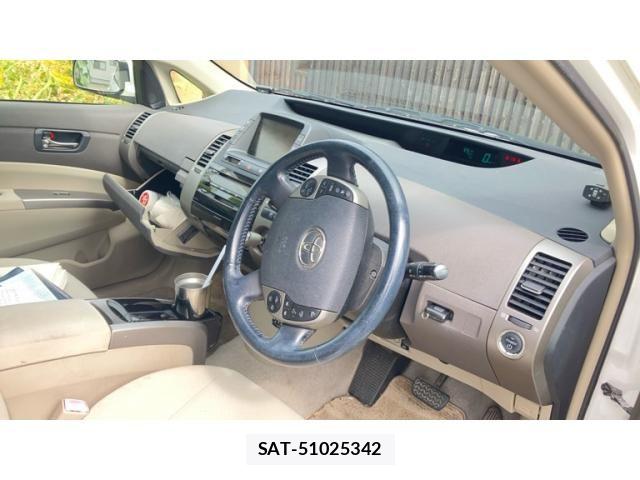 Toyota PRIUS 2008-03 8414464-16