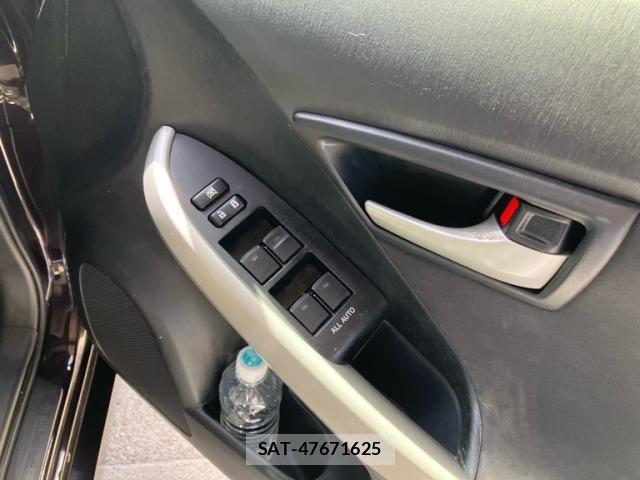 Toyota PRIUS 2012-03 8414479-11
