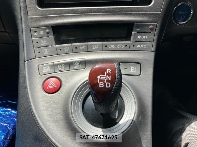 Toyota PRIUS 2012-03 8414479-13
