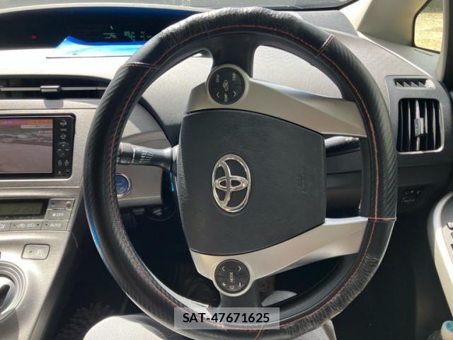 Toyota PRIUS 2012-03 8414479-14