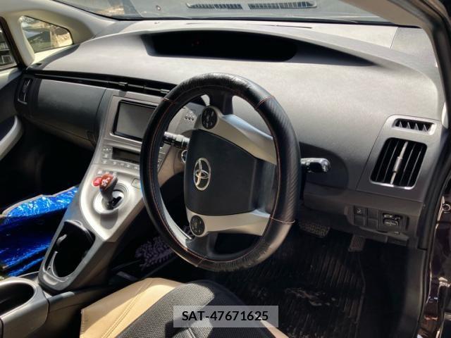 Toyota PRIUS 2012-03 8414479-8