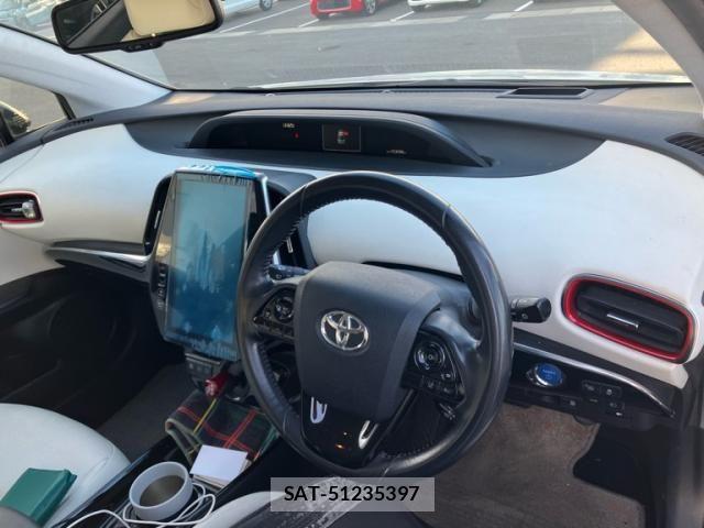 Toyota PRIUS 2017-11 8414433-11