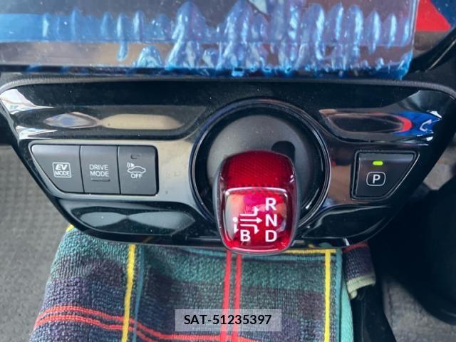 Toyota PRIUS 2017-11 8414433-15