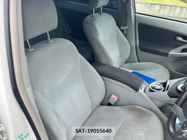 Toyota PRIUS 2011-01 8414514-17