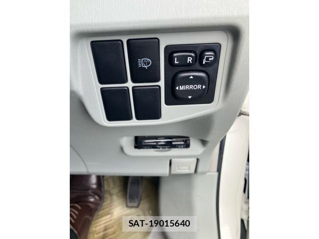Toyota PRIUS 2011-01 8414514-19