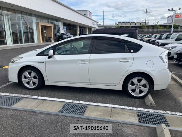Toyota PRIUS 2011-01 8414514-3
