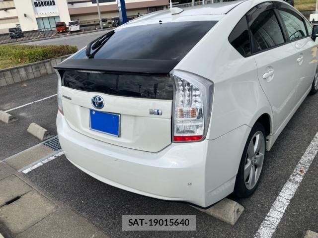 Toyota PRIUS 2011-01 8414514-5