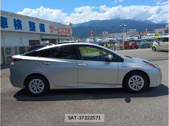 Toyota PRIUS 2017-07 8414424-3