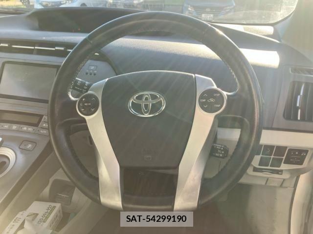 Toyota PRIUS 2013-09 8414478-16