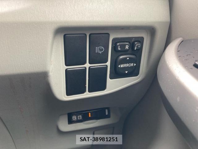 Toyota PRIUS 2011-11 8414513-19