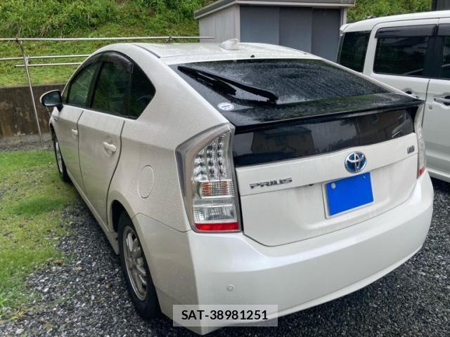 Toyota PRIUS 2011-11 8414513-8