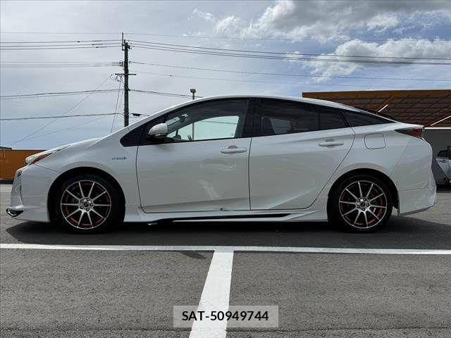 Toyota PRIUS 2017-01 8414432-10