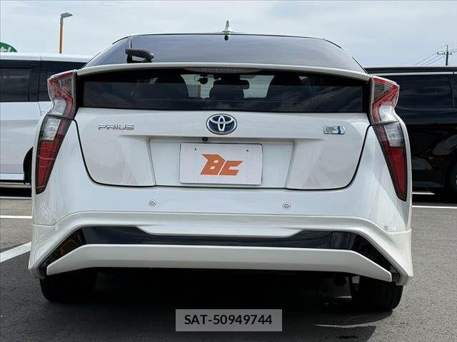 Toyota PRIUS 2017-01 8414432-13