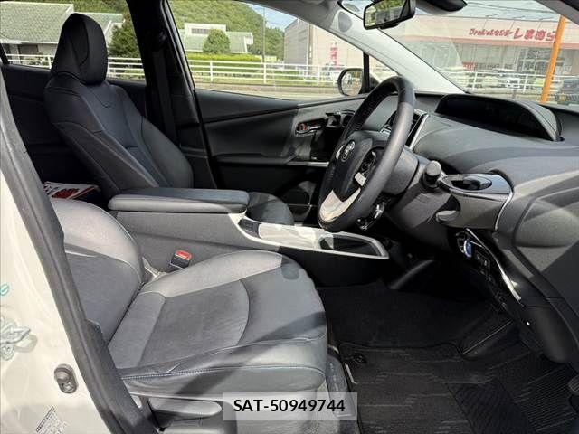Toyota PRIUS 2017-01 8414432-15