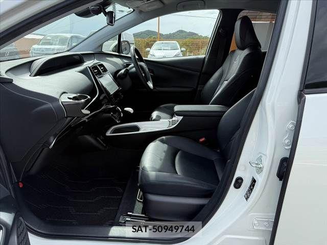 Toyota PRIUS 2017-01 8414432-16