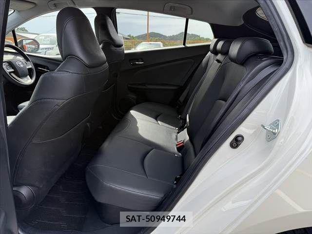 Toyota PRIUS 2017-01 8414432-18