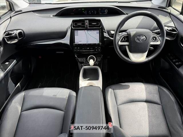 Toyota PRIUS 2017-01 8414432-1