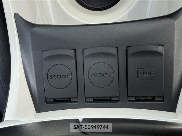 Toyota PRIUS 2017-01 8414432-27